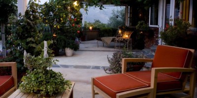 Concrete-patio-with-natural-stone-inlay-DT_2350833-e1411534138631