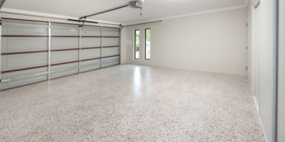 Epoxy-garage-floor-with-white-and-red-chips-DT_155257621-e1411535800507